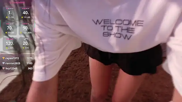 Snapshot of YuliethPetite chatting on 4, 11, 2025 YuliethPetite online show from 4, 11, 2025