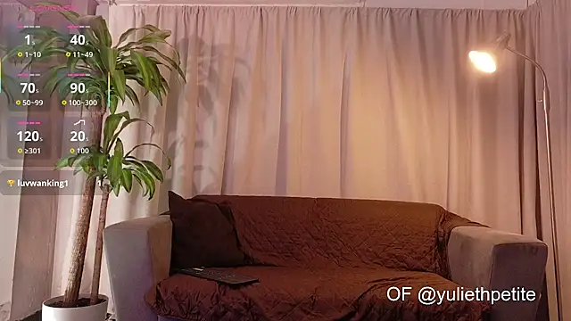 Snapshot of YuliethPetite chatting on 17, 11, 2025 YuliethPetite online show from 17, 11, 2025