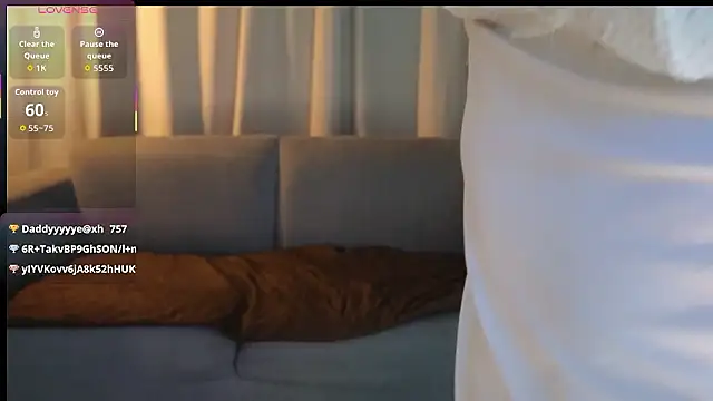 Snapshot of YuliethPetite chatting on 7, 1, 2026 YuliethPetite online show from 7, 1, 2026