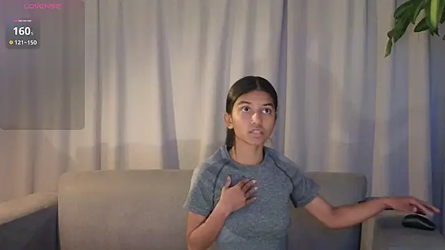 Snapshot of YuliethPetite chatting on 14, 1, 2026 YuliethPetite online show from 14, 1, 2026