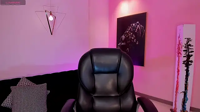 CandaseRussell online show from 8, 9, 2025