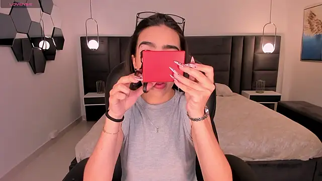 LarisaSmirnov online show from 5, 3, 2026