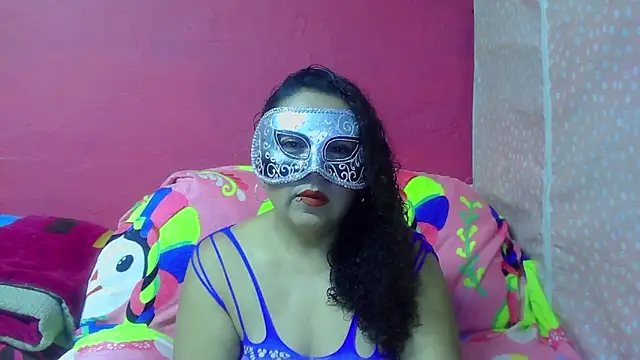 Pequitas sexi online show from 5, 10, 2025