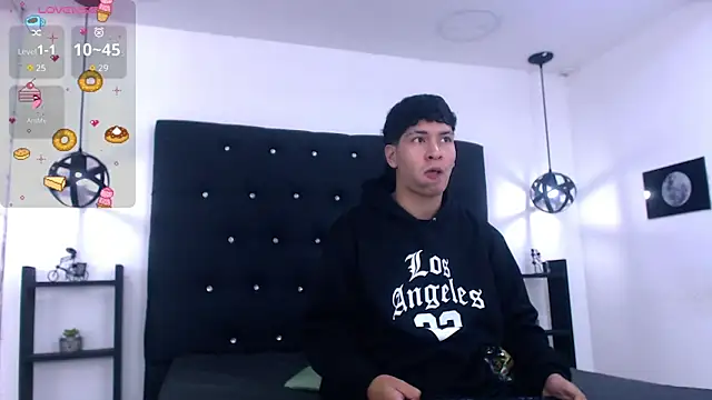 Jhojan twink online show from 25, 11, 2025