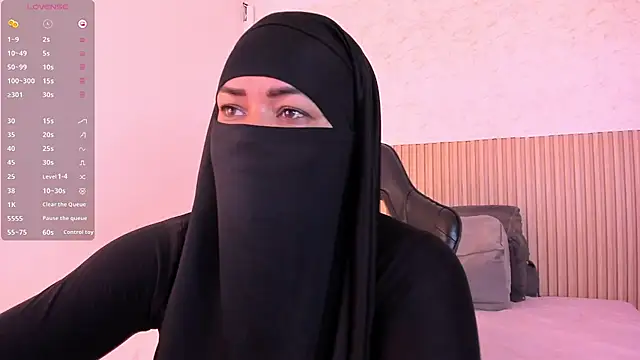 Layla arabelle online show from 14, 7, 2026