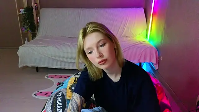 Snapshot of Tara_Lawson chatting on 17, 5, 2026 Tara Lawson online show from 17, 5, 2026