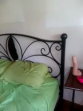 Snapshot of emiliemilf chatting on 22, 9, 2025 emiliemilf online show from 22, 9, 2025