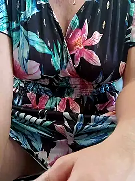 Snapshot of emiliemilf chatting on 6, 11, 2025 emiliemilf online show from 6, 11, 2025