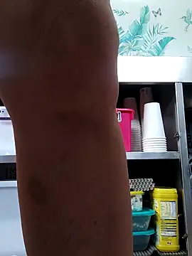 Snapshot of emiliemilf chatting on 14, 11, 2025 emiliemilf online show from 14, 11, 2025