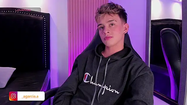 LiamWildx20 online show from 26, 4, 2026