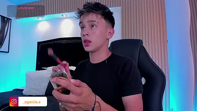 LiamWildx20 online show from 10, 6, 2026