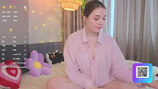 ConstanceHelms online show from 27, 4, 2026