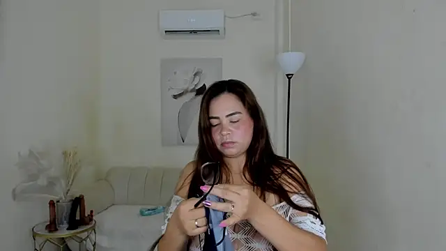 Snapshot of Andressa_carpio chatting on 8, 5, 2026 Andressa carpio online show from 8, 5, 2026
