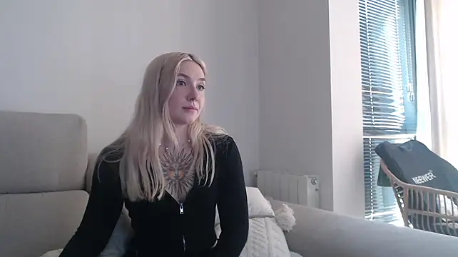 tattoobbgirl online show from 15, 10, 2025