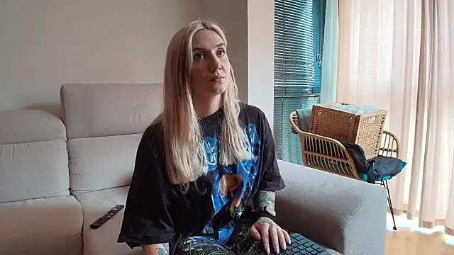 tattoobbgirl online show from 11, 4, 2026