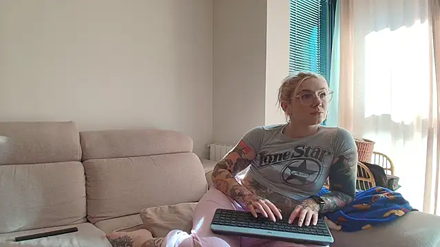 tattoobbgirl online show from 12, 6, 2026