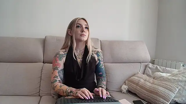 tattoobbgirl online show from 28, 7, 2026