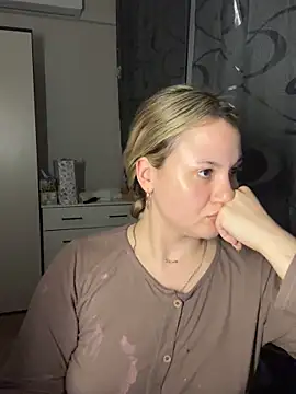 mollygirll online show from 11, 4, 2026