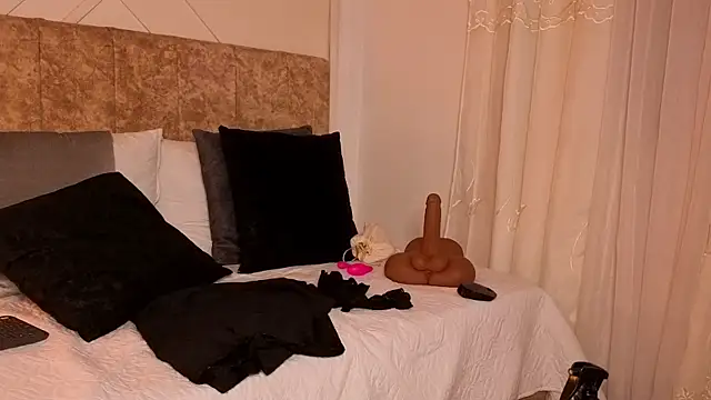 angelinarouse  online show from 12, 2, 2026