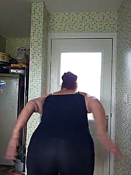 MissQueenBeex online show from 14, 4, 2026