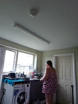 MissQueenBeex online show from 19, 4, 2026