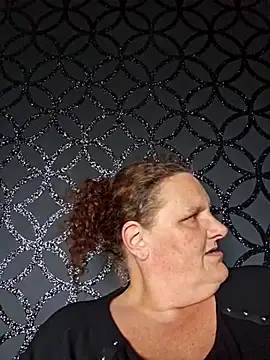 MissQueenBeex online show from 9, 5, 2026