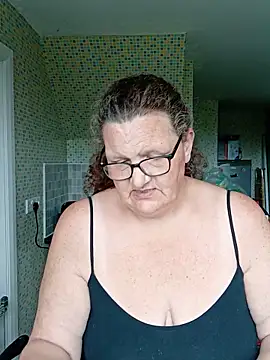 MissQueenBeex online show from 12, 5, 2026