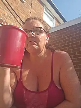 MissQueenBeex online show from 25, 6, 2026