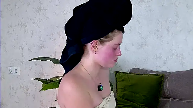 AshleyD  online show from 20, 9, 2025