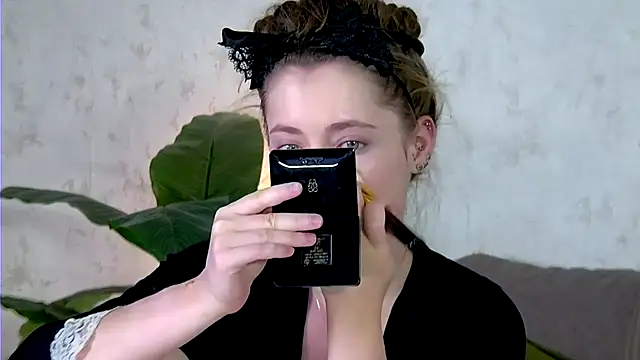 AshleyD  online show from 6, 10, 2025