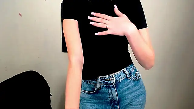 Doll Angelina online show from 8, 4, 2026