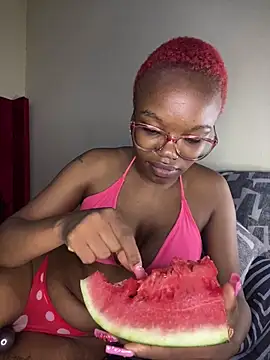 Snapshot of YummyMelanin117 chatting on 5, 10, 2025 YummyMelanin117 online show from 5, 10, 2025