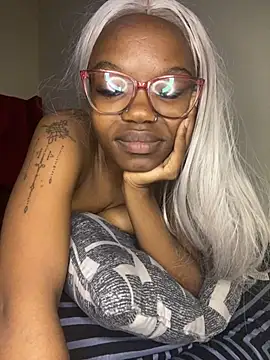 Snapshot of YummyMelanin117 chatting on 17, 10, 2025 YummyMelanin117 online show from 17, 10, 2025