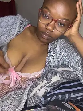 Snapshot of YummyMelanin117 chatting on 23, 10, 2025 YummyMelanin117 online show from 23, 10, 2025