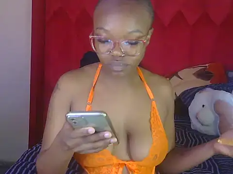 Snapshot of YummyMelanin117 chatting on 27, 10, 2025 YummyMelanin117 online show from 27, 10, 2025