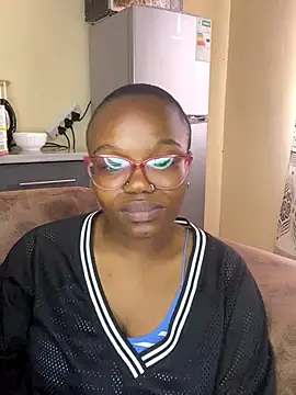 Snapshot of YummyMelanin117 chatting on 6, 11, 2025 YummyMelanin117 online show from 6, 11, 2025