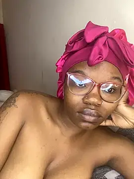 Snapshot of YummyMelanin117 chatting on 15, 11, 2025 YummyMelanin117 online show from 15, 11, 2025