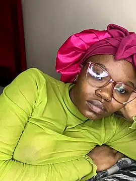 Snapshot of YummyMelanin117 chatting on 17, 11, 2025 YummyMelanin117 online show from 17, 11, 2025