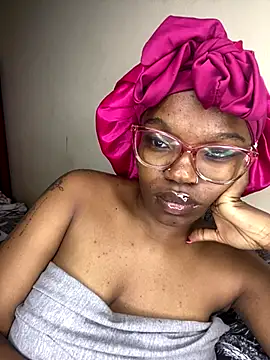 Snapshot of YummyMelanin117 chatting on 21, 11, 2025 YummyMelanin117 online show from 21, 11, 2025