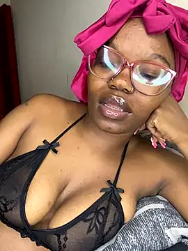 Snapshot of YummyMelanin117 chatting on 26, 11, 2025 YummyMelanin117 online show from 26, 11, 2025