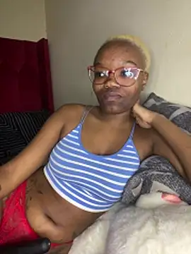 Snapshot of YummyMelanin117 chatting on 18, 12, 2025 YummyMelanin117 online show from 18, 12, 2025