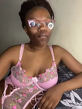 Snapshot of YummyMelanin117 chatting on 13, 1, 2026 YummyMelanin117 online show from 13, 1, 2026