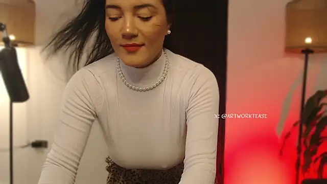 Snapshot of Artworktease chatting on 12, 3, 2025 Artworktease online show from 12, 3, 2025