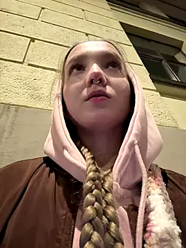 Snapshot of bambi_lu chatting on 18, 10, 2025 bambi lu online show from 18, 10, 2025