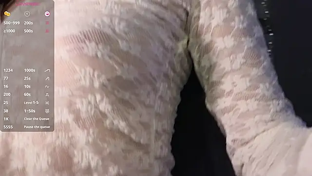 Snapshot of Ella_lee15 chatting on 18, 12, 2025 Ella lee15 online show from 18, 12, 2025