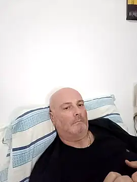 Snapshot of Alexis_Bull chatting on 2, 10, 2025 Alexis Bull online show from 2, 10, 2025