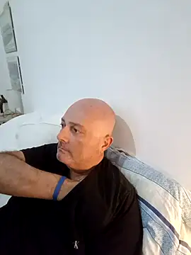 Snapshot of Alexis_Bull chatting on 12, 11, 2025 Alexis Bull online show from 12, 11, 2025