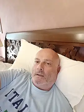 Alexis Bull online show from 21, 6, 2026