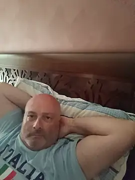 Alexis Bull online show from 16, 7, 2026
