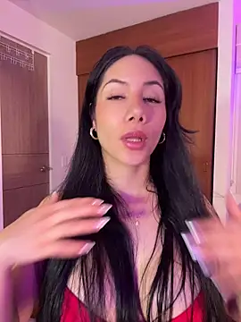 ArianaReynoldss online show from 18, 7, 2026